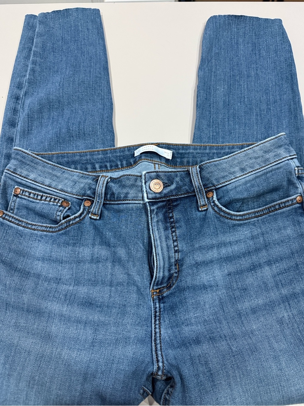 LC Lauren Conrad Womens Ankle Jeans Classic Blue Wash unfinished hem. Size 12